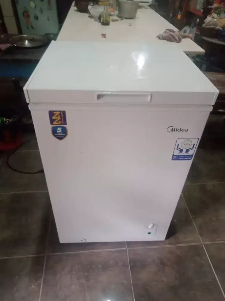 Dijual Freezer Midea HS129 C Kondisi 90%