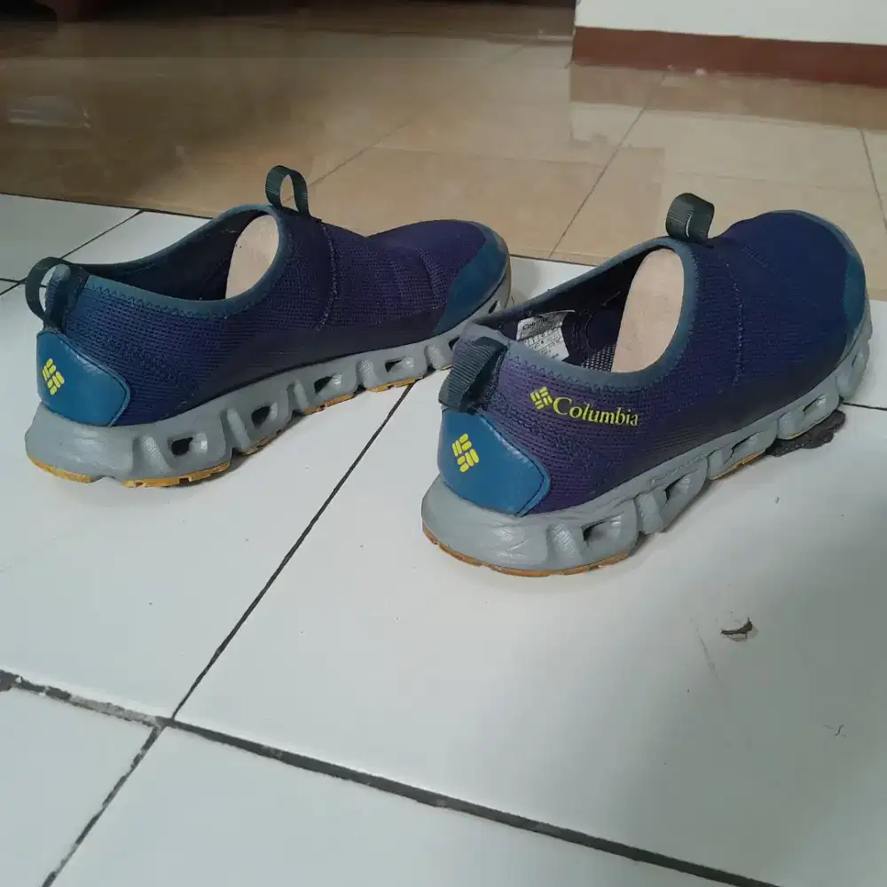 Sepatu columbia