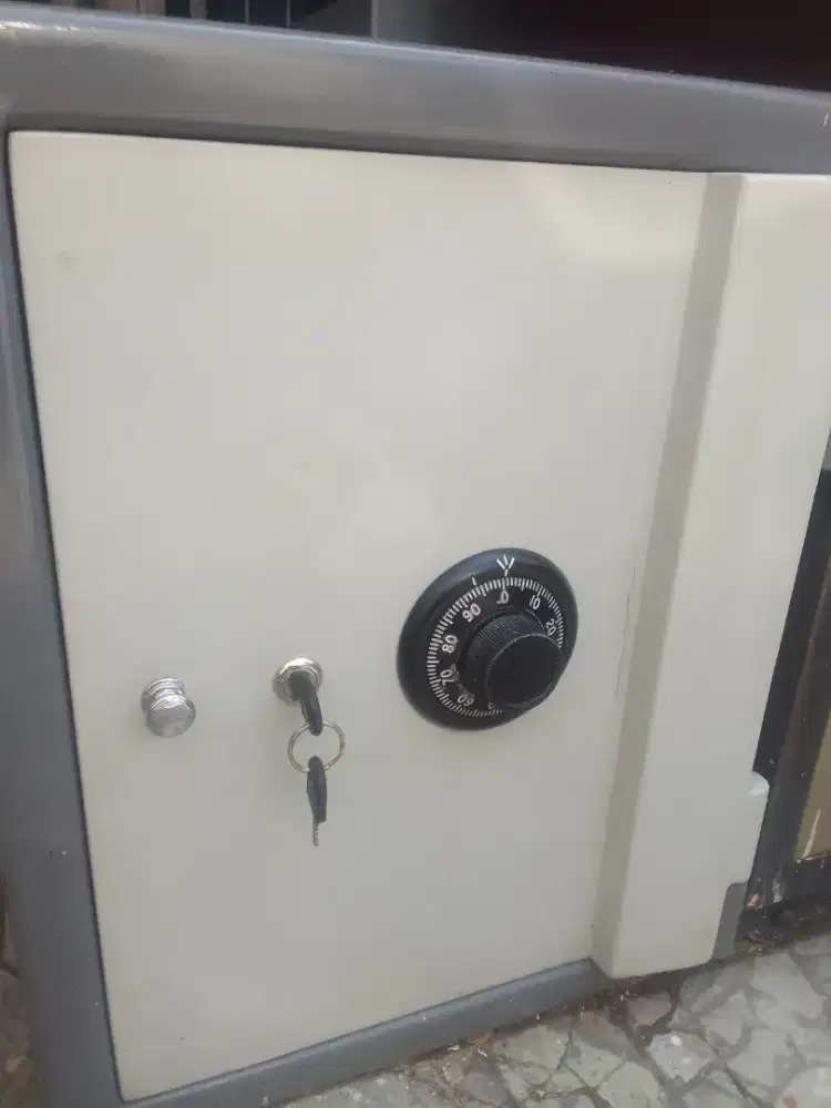 Jual murah Brankas untuk keamanan dokumen penting anda