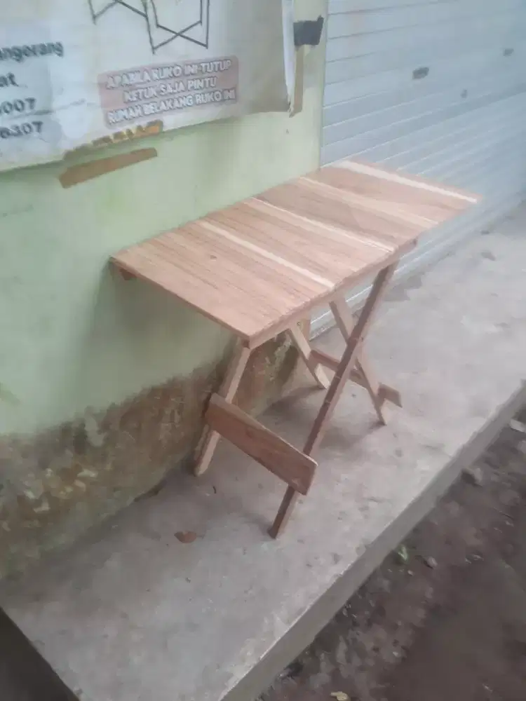 Meja lipat kayu