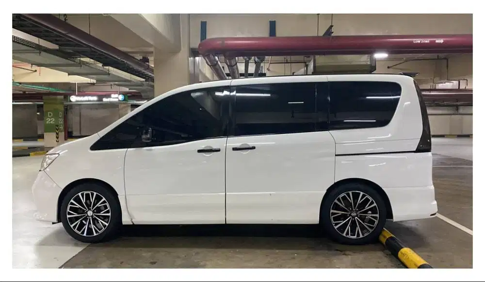 Nissan Serena (2013)
