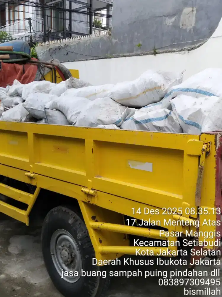 Jasa buang puing dan tanah