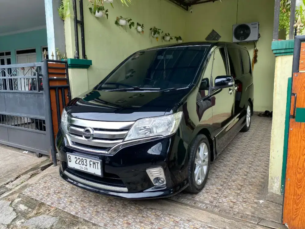 Dijual Nissan Serena Hws C26 Metic 2013