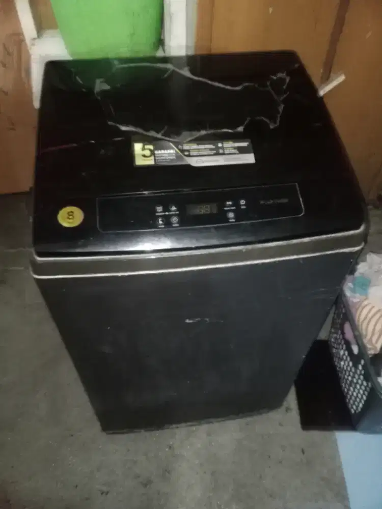 Jual aja nih mesin cuci 1 tabung . Merek Polytron kondisi normal 8kg