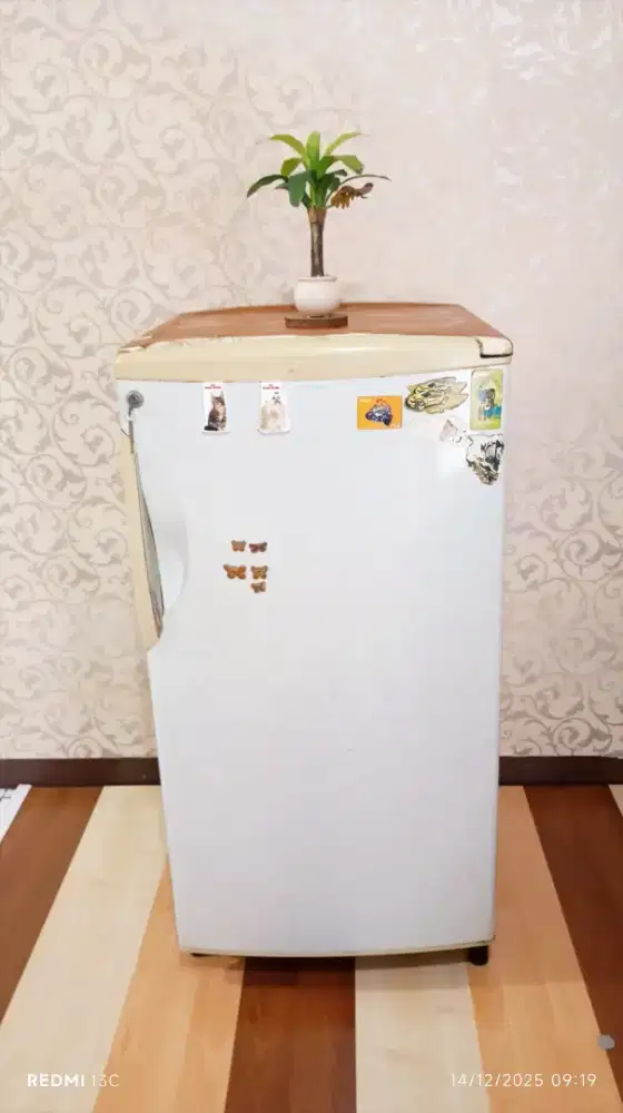 Jual kulkas Sanyo Emeraldd