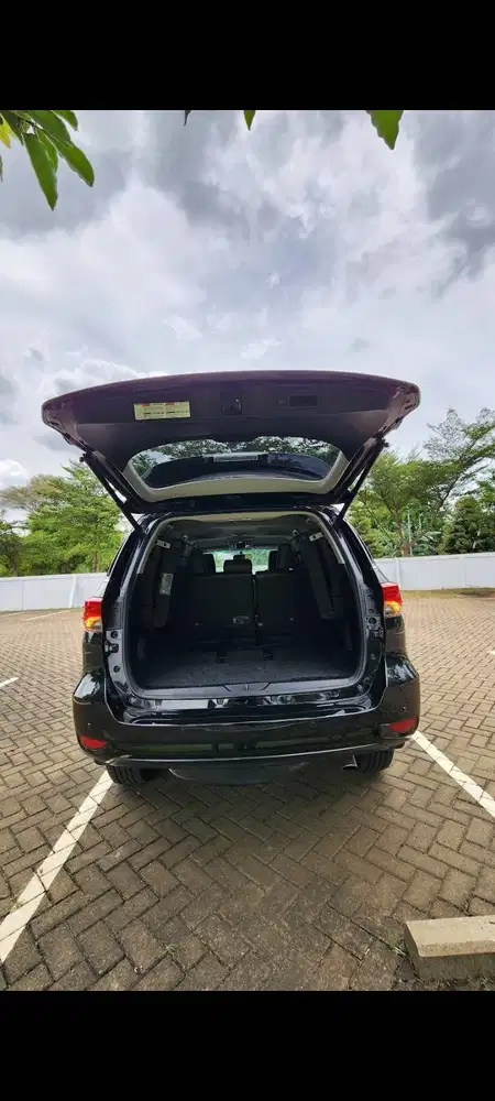 Di jual fortuner vrz th 2016 km low pajak panjng 09 26