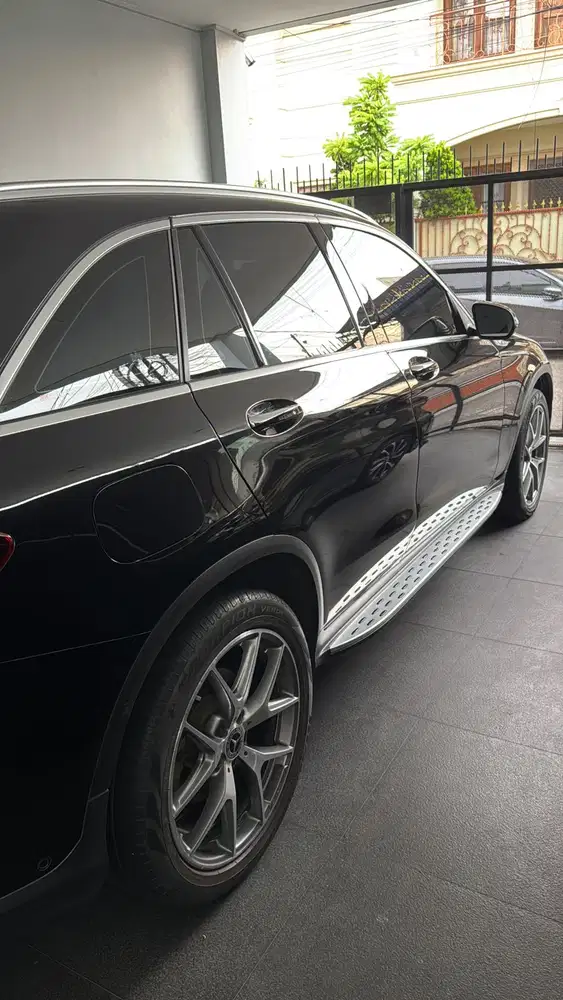 Mercedes-Benz GLC200 2021 Bensin