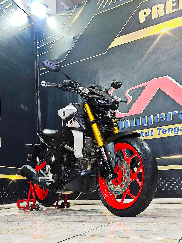 MT15 Reg.2021 km.14rb naked  perfom terbaik.Anugerah motor rungkut
