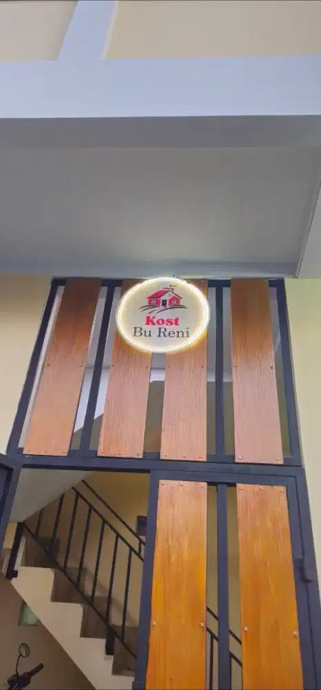 Kost ibu Reni, Lengkong Besar, sebelah car wash, depan Atmospir