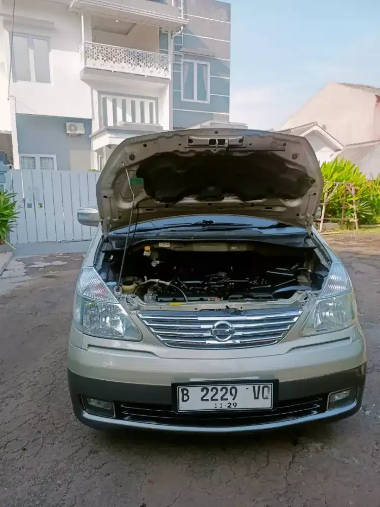 nissan serena hws at 2004