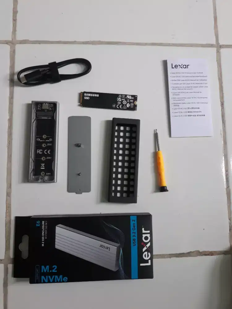 HDD EXTERNAL LEXAR WITH SSD NVME M.2 SAMSUNG 512GB