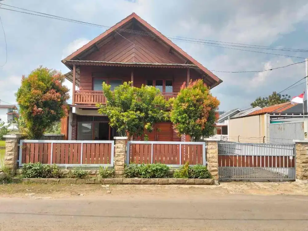 Semi Villa Asri Nuansa Kayu luas