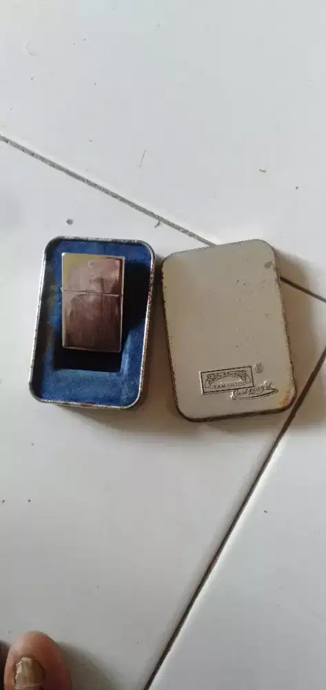 Korek model zippo