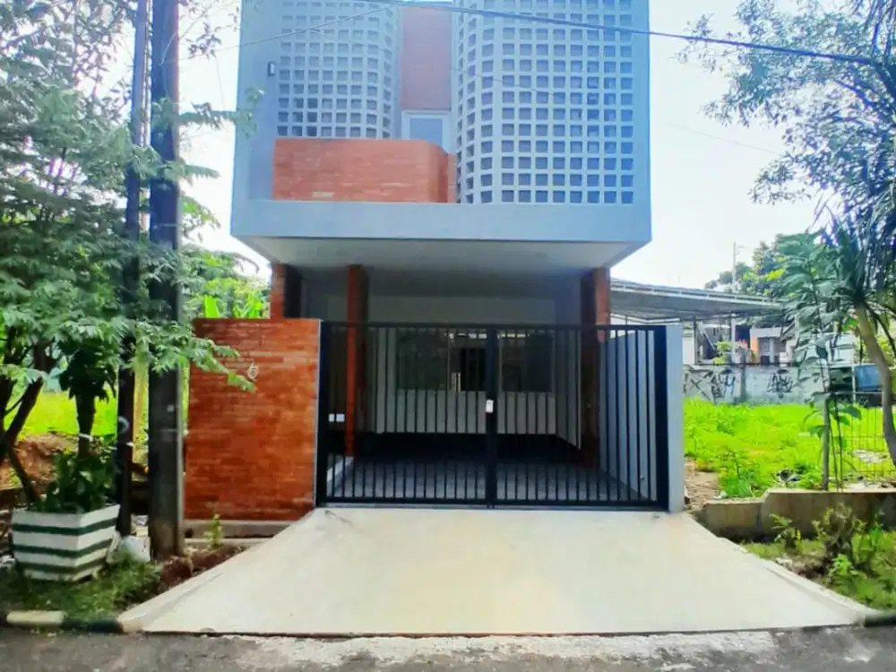 rumah 2 lantai siap huni lokasi dalam komplek billymoon pondok kelapa