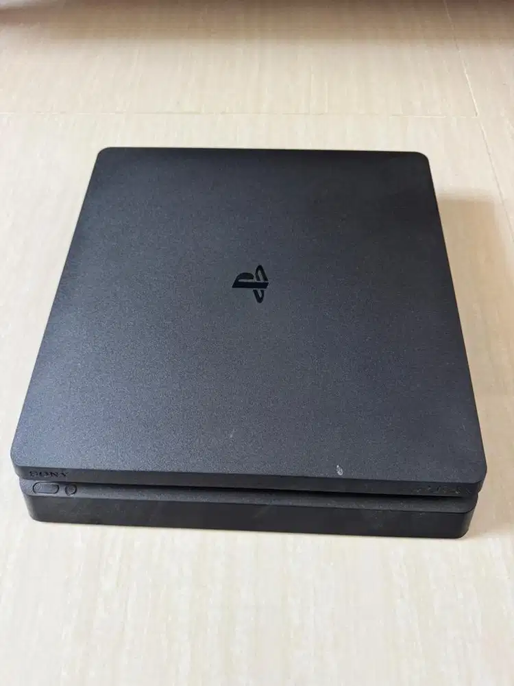 Playstation 4 Slim 1 TB