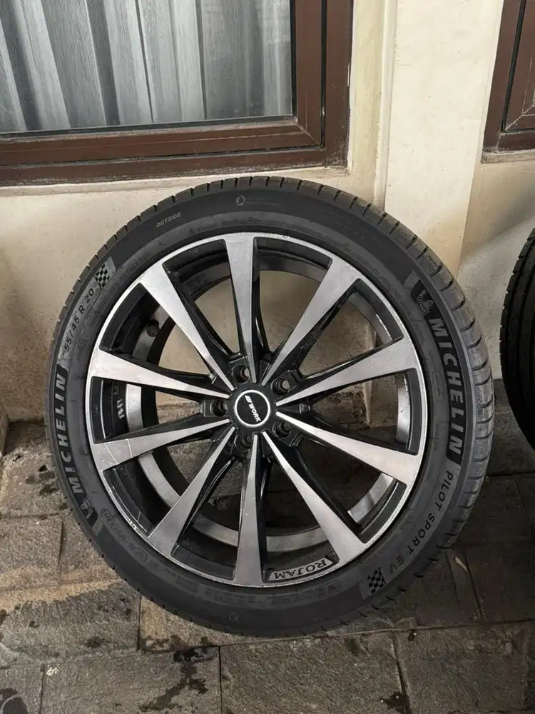 Velg rojam slave r20 + ban michelin pilot sport ev