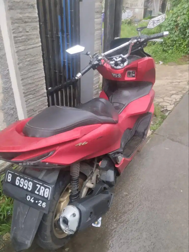 Di jual motor Honda PCX tahun 2021 harga nego halus