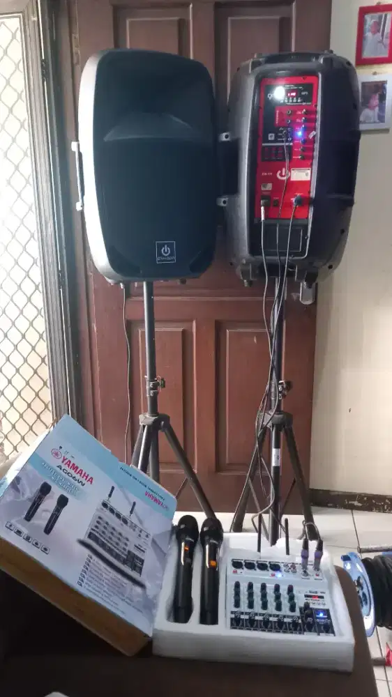 Speaker aktif crimson 15 mixer yamaha AG06W dan mic wireless sepaket