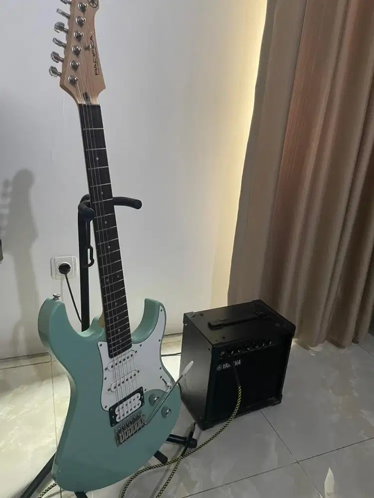 Yamaha Gitar Elektrik PAC112V + Yamaha GA15II + Kabel Jack Fender+tas