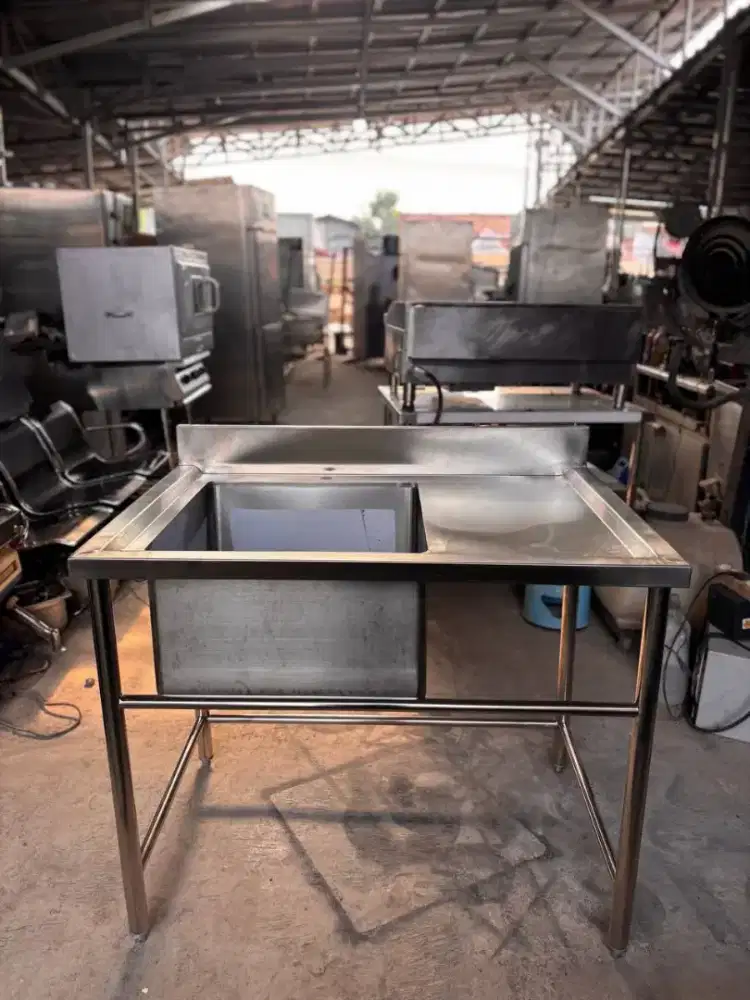 Sink 1 lubang kondisi baru (e)
Uk 100x70x85
Lubangnya 50x50x30