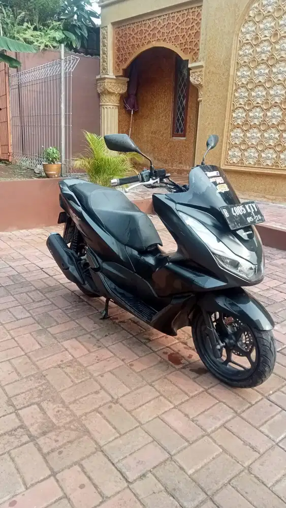 Motor honda pcx 2021 hitam
