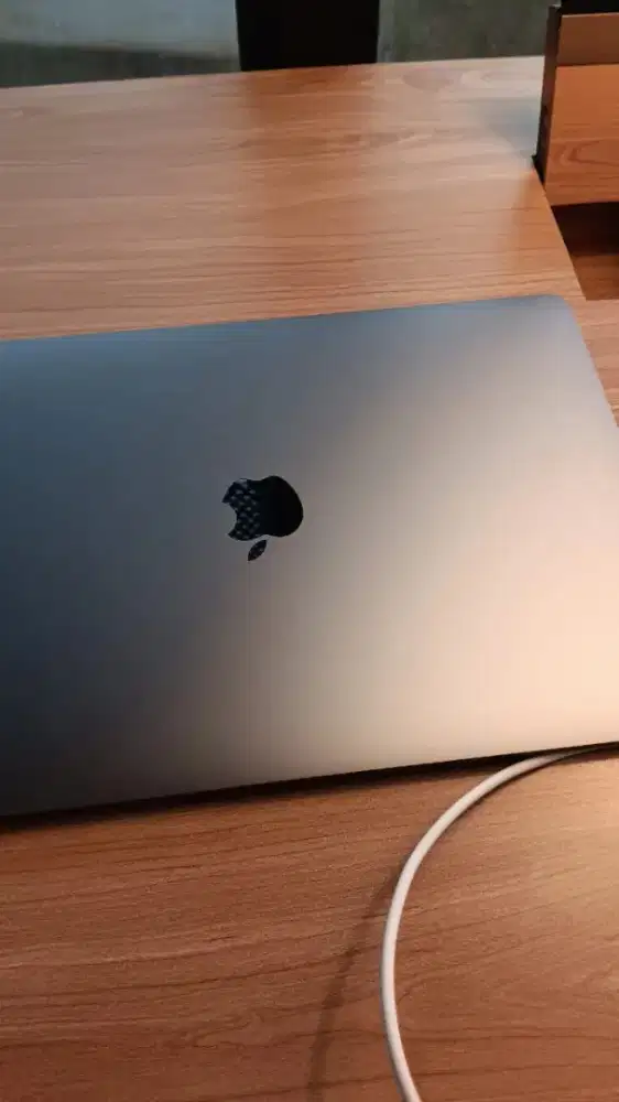 MacBook Air M1 13 inchi