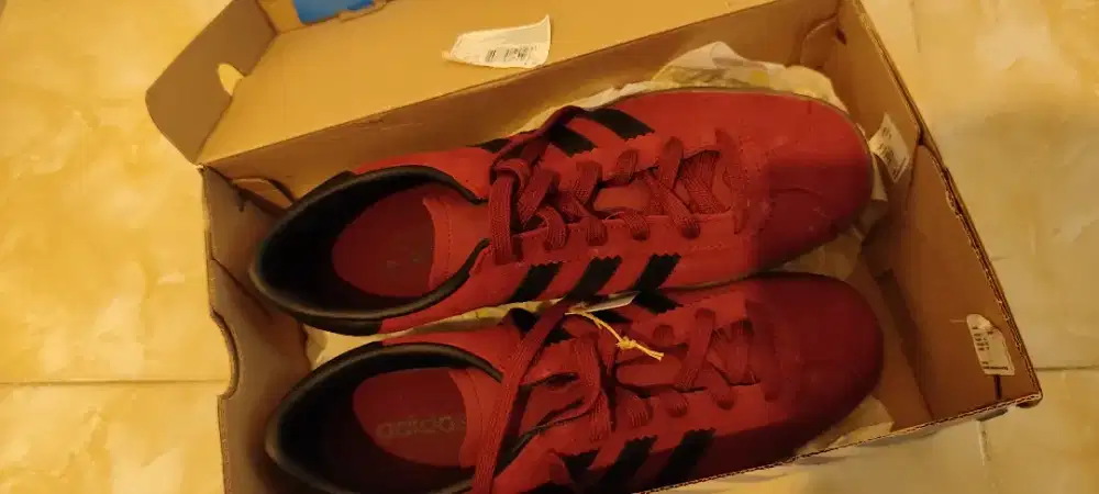 Sepatu Adidas Original Warna Brugundy Uk 42-43