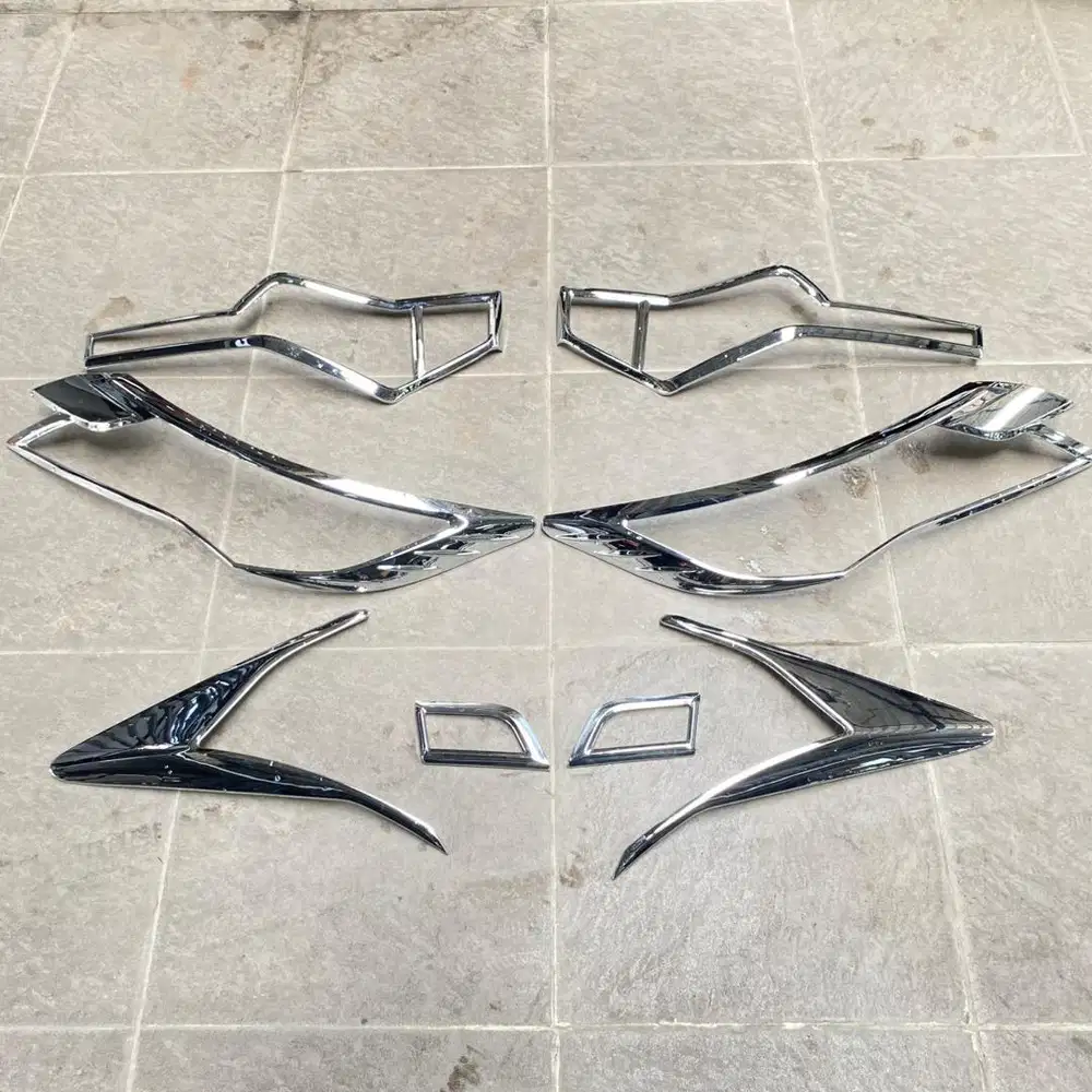 Garnish Chrome Depan Pajero Sport Dakar 2016-2020 Set 8pcs