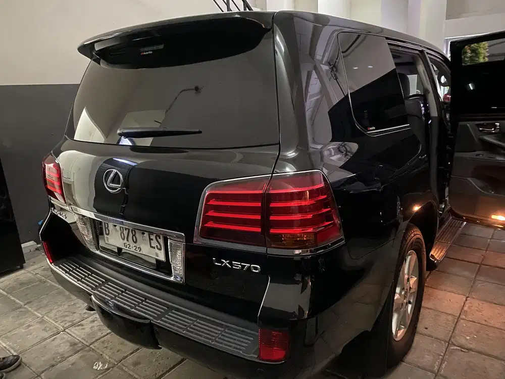 Lexuz LX570 bensin automatic hitam 2008 km,45,000. tgn 1 dari baru (B)