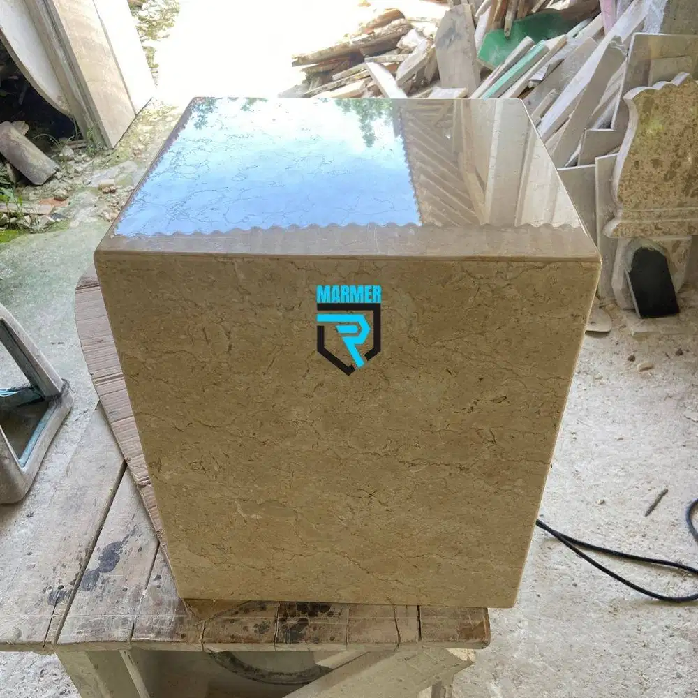 Kursi kubus batu marmer besole finishing mengkilap glossy