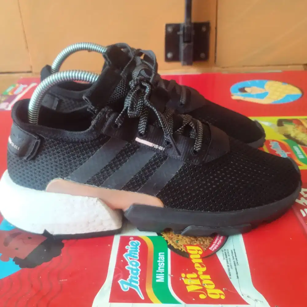 Sepatu Adidas Uk. 41½ (insole 26 cm)