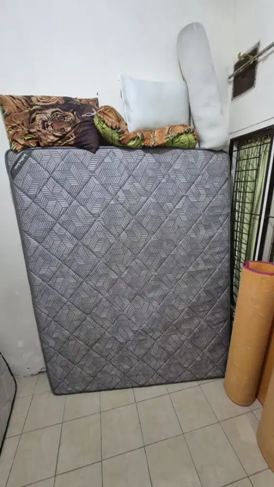 Kasur In The Box 200x180 second jarang dipakai