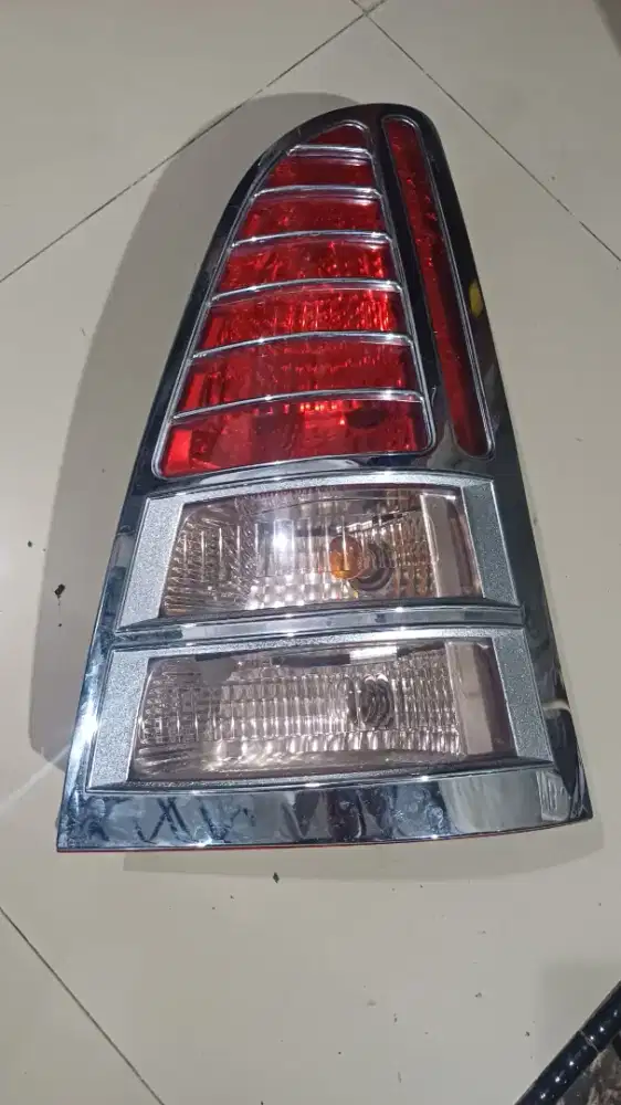STOPLAMP / LAMPU BELAKANG INNOVA LAMA