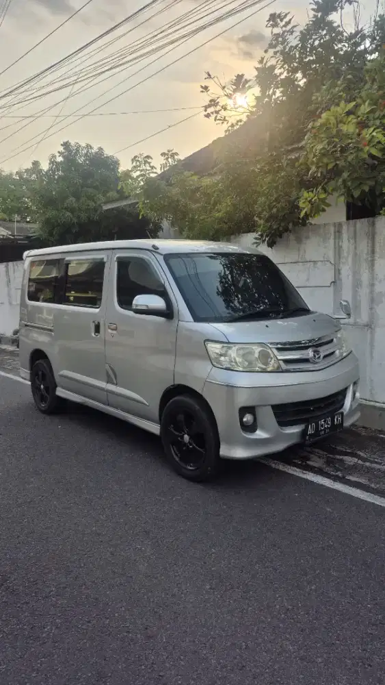 Daihatsu LUXIO X 2011