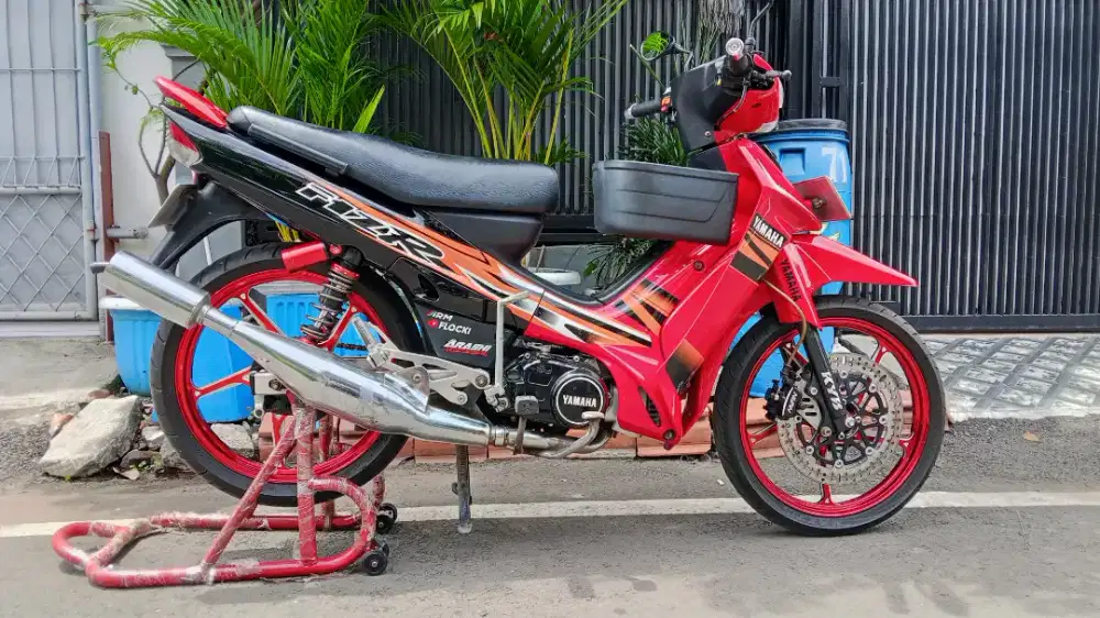 Yamaha F1Zr 2001 merah