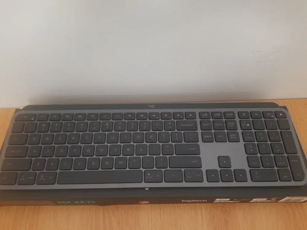 Logitech MX Keys - Premium Keyboard Wireless