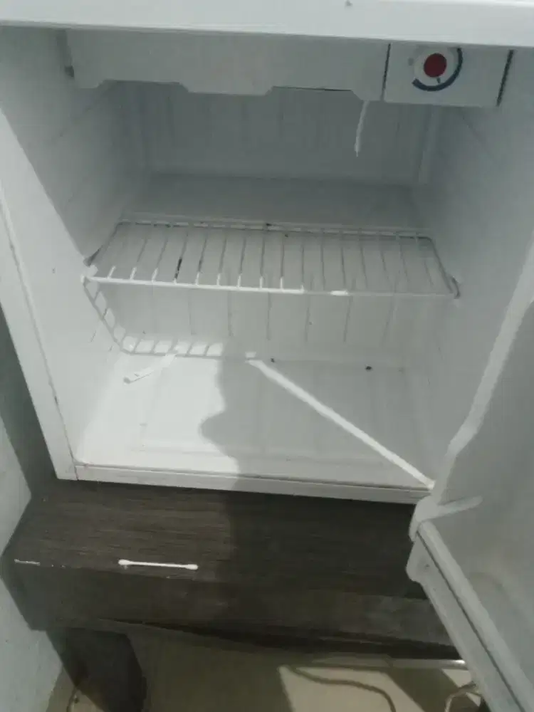 Kulkas Mini Sharp Sj 50Mb Xw