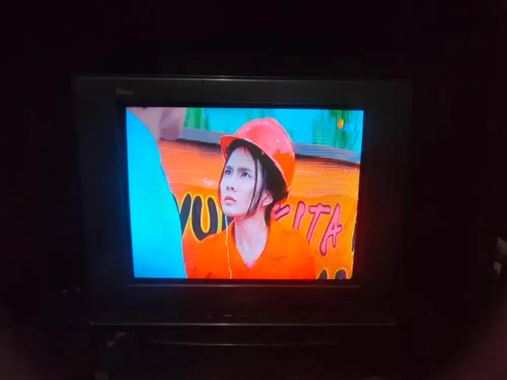 Tv tabung 21 in, merk Sharp