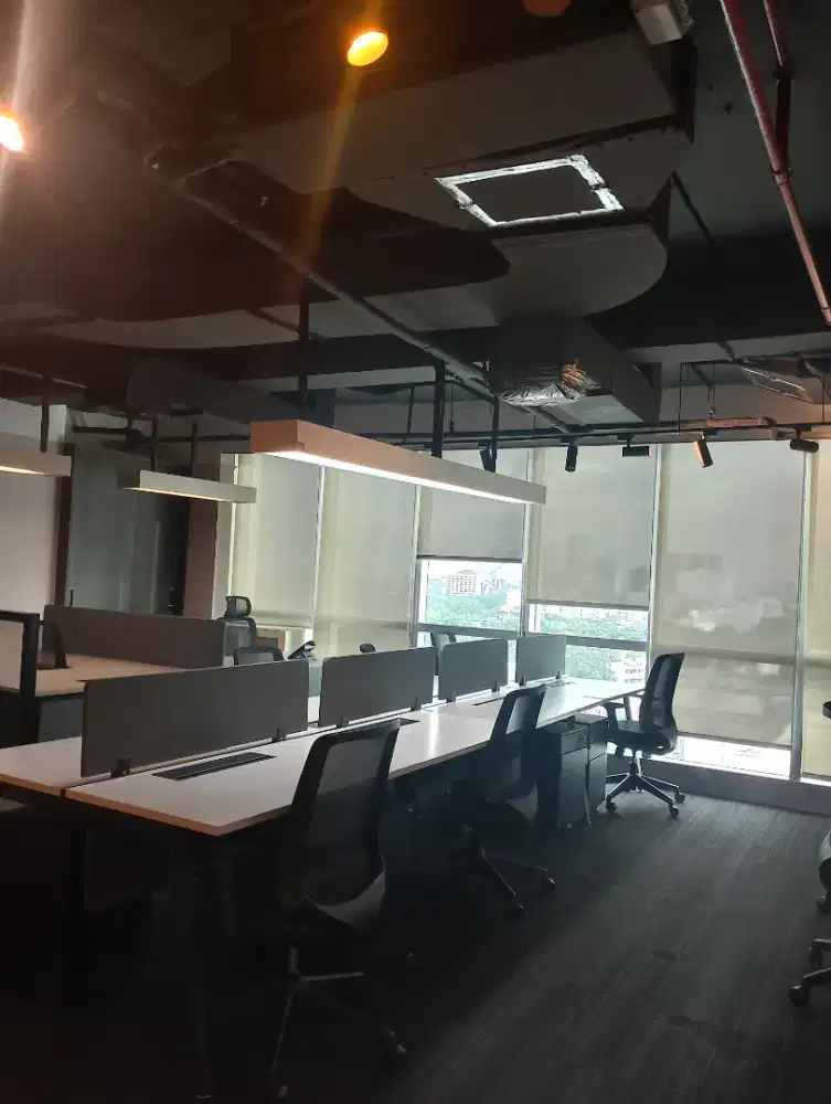 Meja kerja staff untuk 8 orang kerja