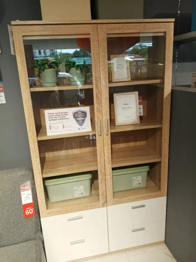Promo !!! Lemari pajangan/ buku hanya 2.299.000 dari 3.999.000