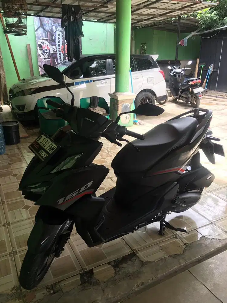VARIO 160 WARNA HITAM