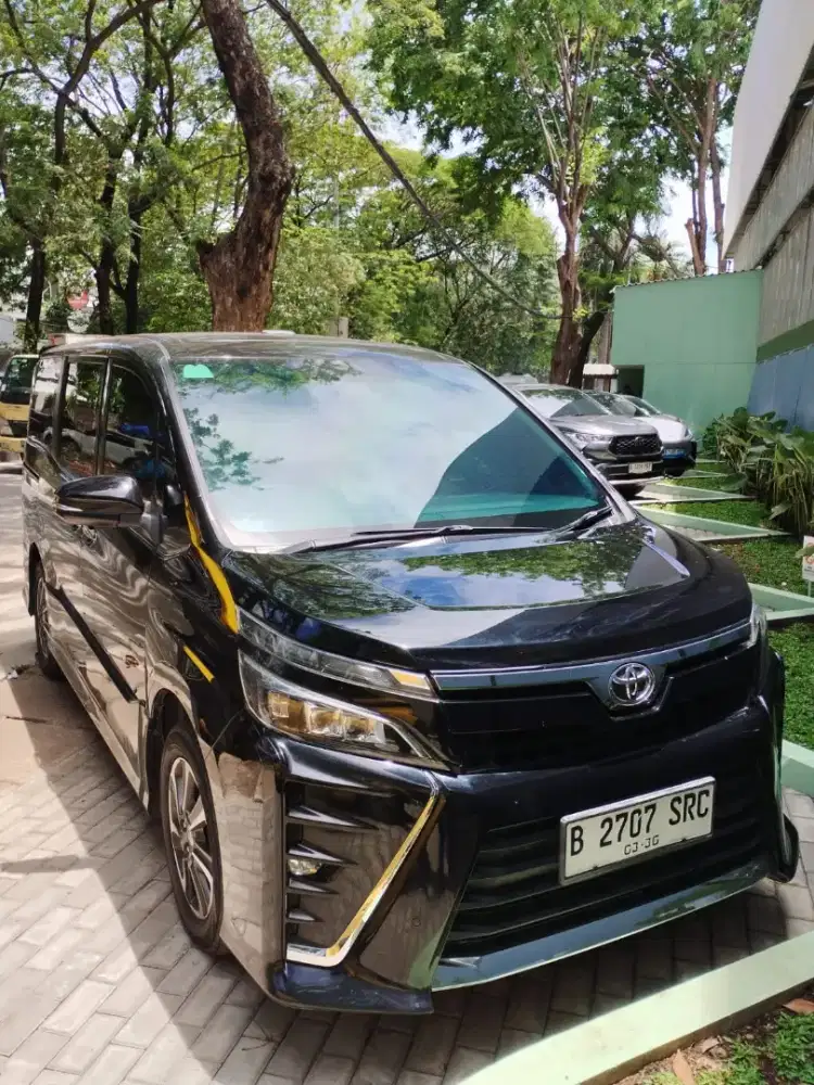 Toyota Voxy 2020 2.0 AT tgn 1 dr baru ori mulus like new pajak pnjg