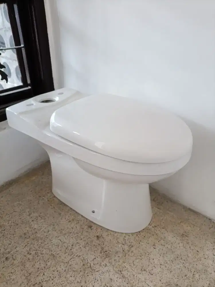 Dijual closet duduk Merk Qpop