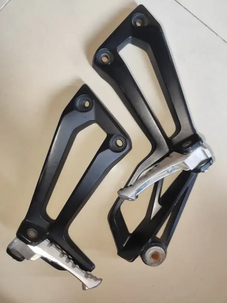 Dudukan/Bracket Step Footstep MX King 150