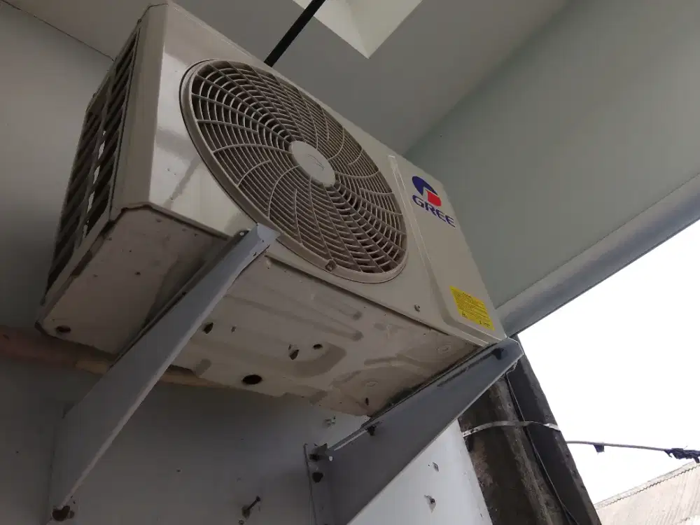 AC gree 1/2pk baru 9 bulan pakai