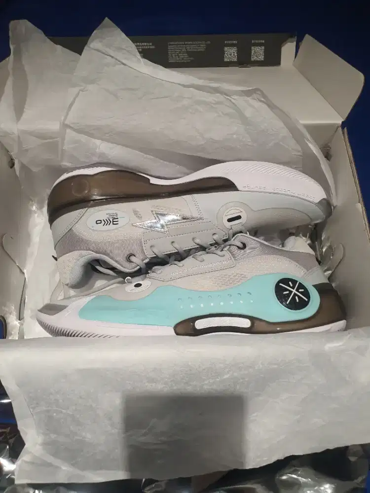 JUAL SEPATU BASKET WOW 10