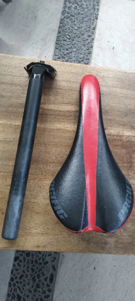 Seat Post & Sadel.