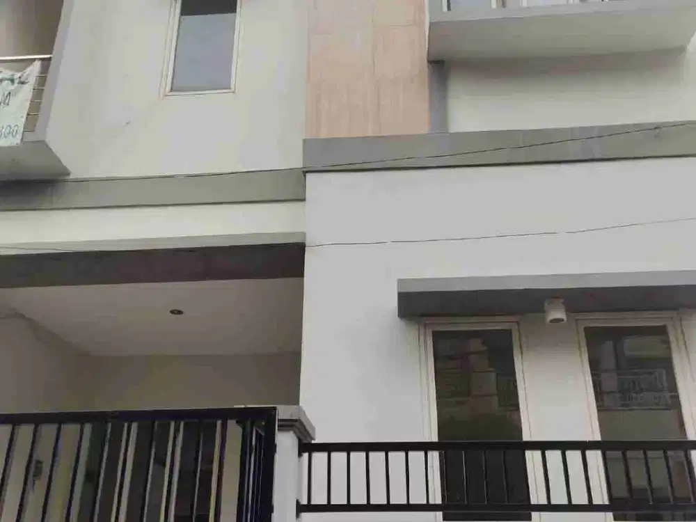 Dijual Rumah Minimalis Baru Gress di Pakuwon City Griya Asri Surabaya Timur Row Lebar