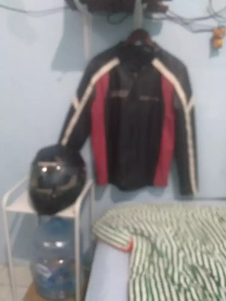 Helm dan jaket kulit ori Kawasaki ninja