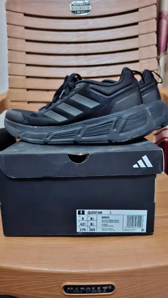 Sepatu running adidas